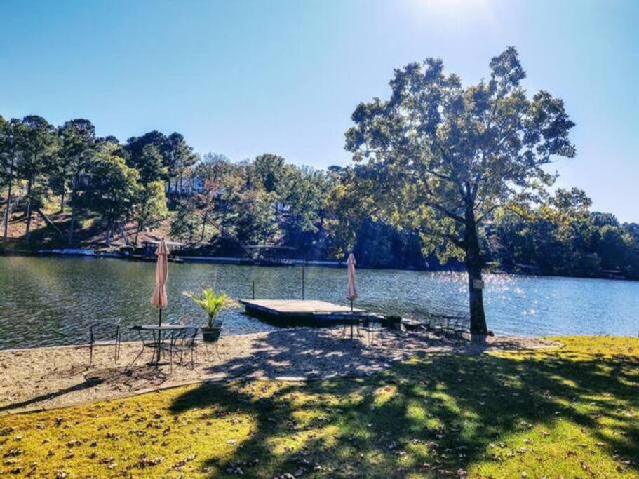 #02 - Unique Lakeside Studio Cottage- Pet Friendly Hot Springs Extérieur photo