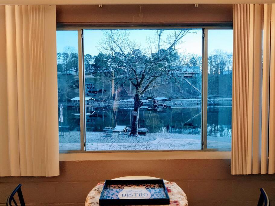 #02 - Unique Lakeside Studio Cottage- Pet Friendly Hot Springs Extérieur photo